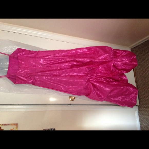 Gorgeous PROM DRESS 💗 - Picture 3 of 6